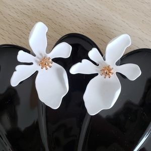 Big Flower Stud Earrings in White